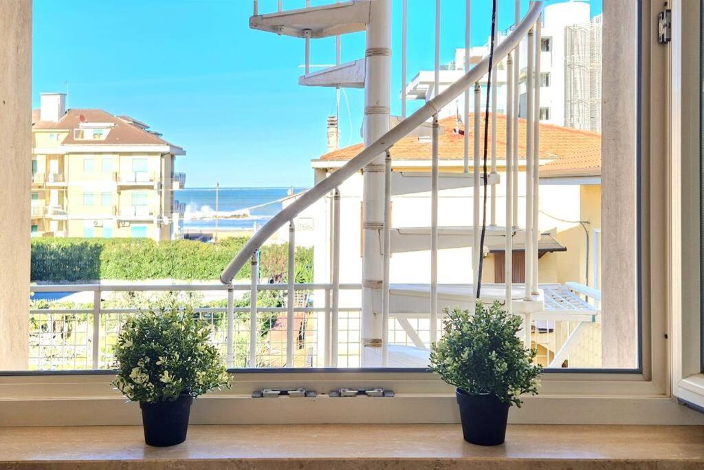 Апартаменти Gioiello Al Mare Wi-Fi Relax Terrazza Clima Чивітанова-Марке Екстер'єр фото