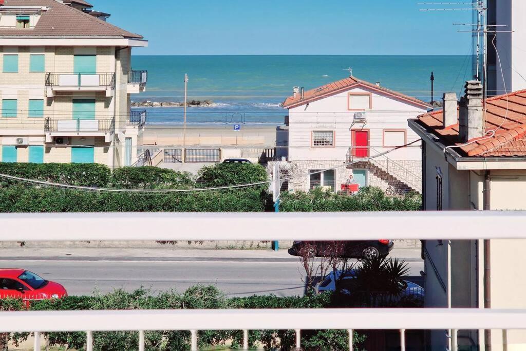 Апартаменти Gioiello Al Mare Wi-Fi Relax Terrazza Clima Чивітанова-Марке Екстер'єр фото